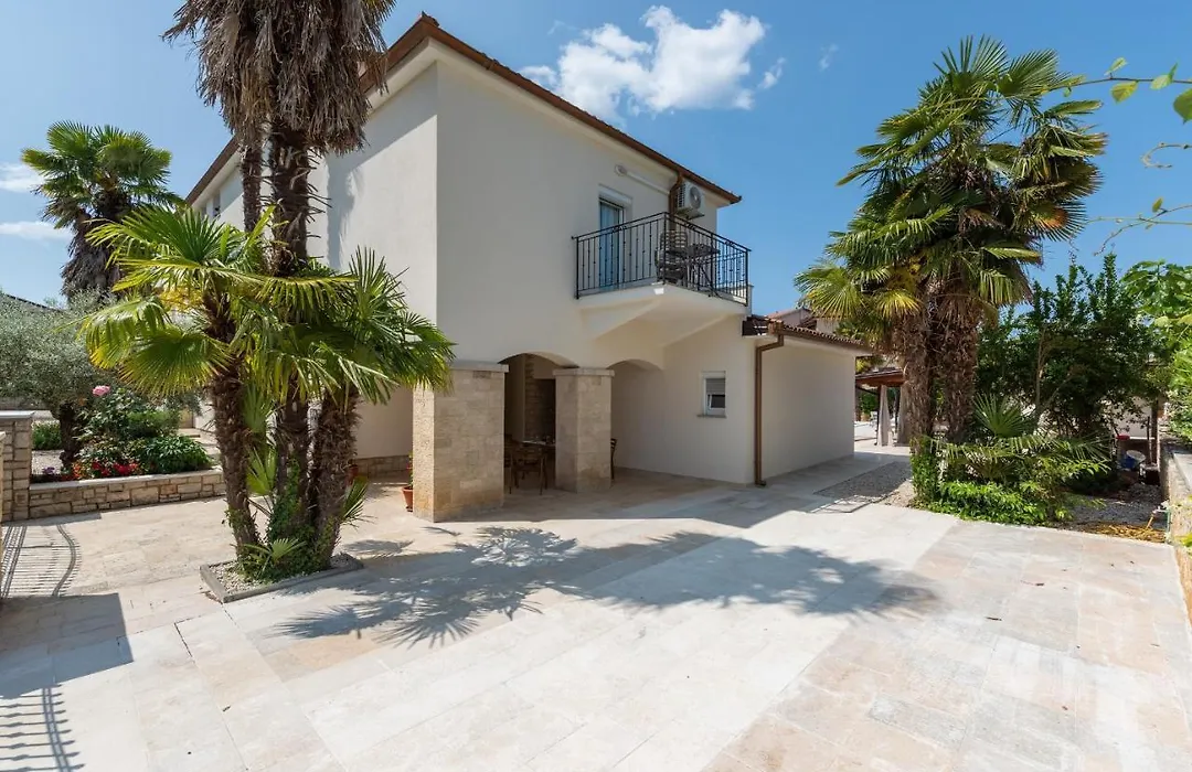 Villa Hope - Apartments With Shared Pool-1